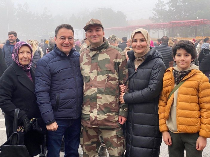 Ali Babacan bedelli askerlik yapan oğlunun yemin törenine katıldı