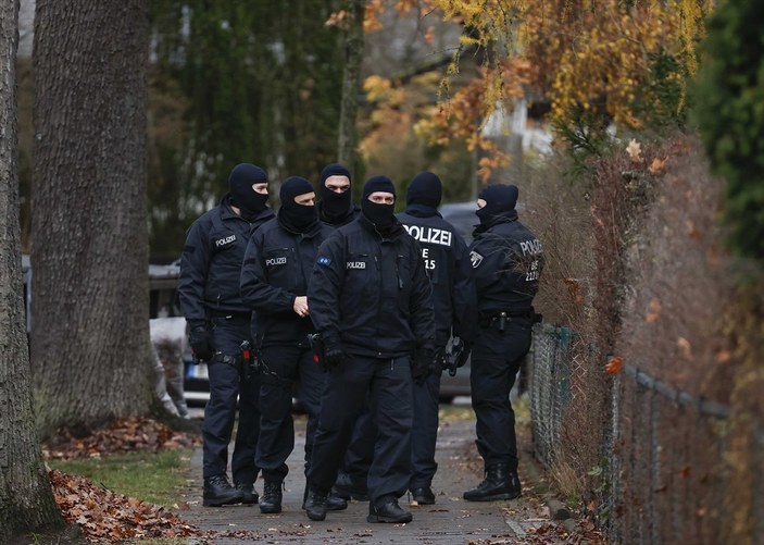 Almanya'da darbe planlayan Nazilere polis operasyonu
