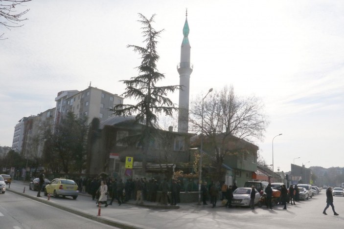 Eskişehir’de yıkımı planlanan cami için bölge halkı sokağa döküldü