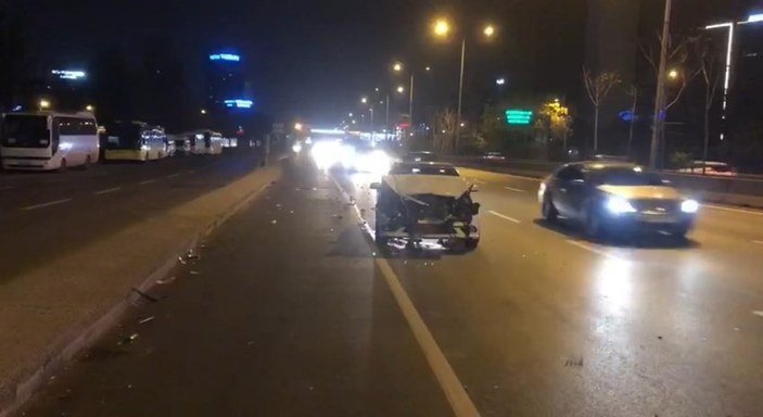 Kadıköy D-100 Kara Yolu'nda 2 araç çarpıştı