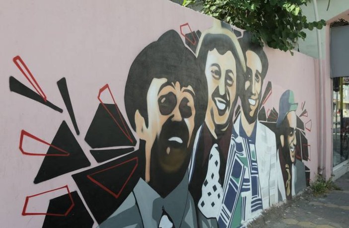 Adana'da Yeşilçam'ın sahneleri ve ünlüleri duvarları süsledi