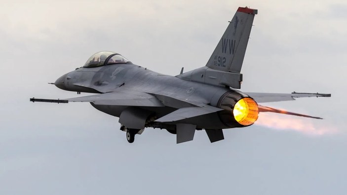 Türkiye'ye F-16 satışını kısıtlayıcı maddeler yasa tasarısından çıkarıldı