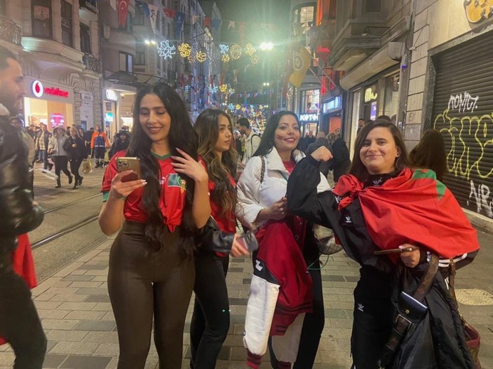 İstanbul'daki Faslılar galibiyeti doyasıya kutladı 