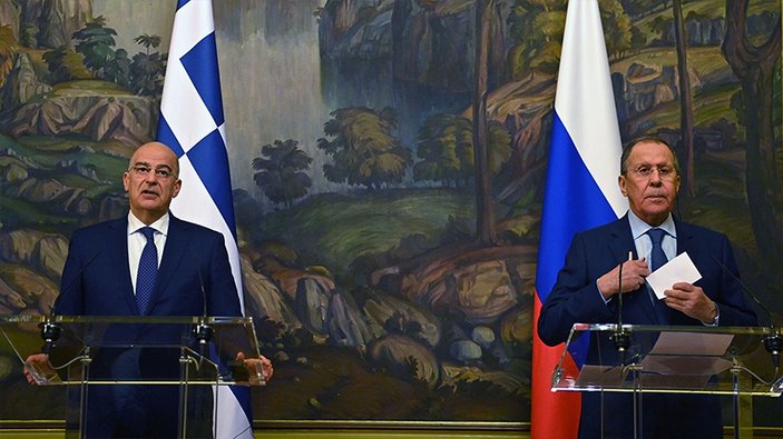 Lavrov: Yunanistan ABD'ye boyun eğdi