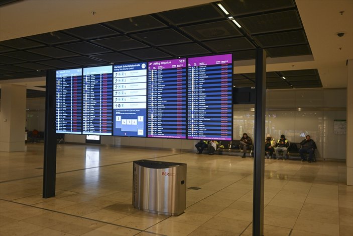 Almanya'da Bandenburg Havalimanı’nda uçuşlara grev engeli