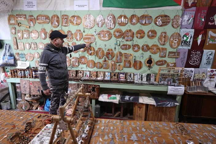 Filistinli mühendis İsrail’in attığı gaz bombalarını aksesuara dönüştürdü