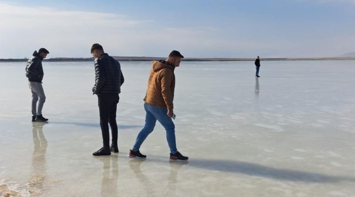 Bitlis'te soğuk hava: Arin Gölü dondu