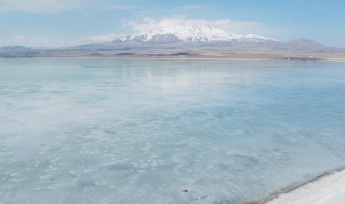 Bitlis'te soğuk hava: Arin Gölü dondu
