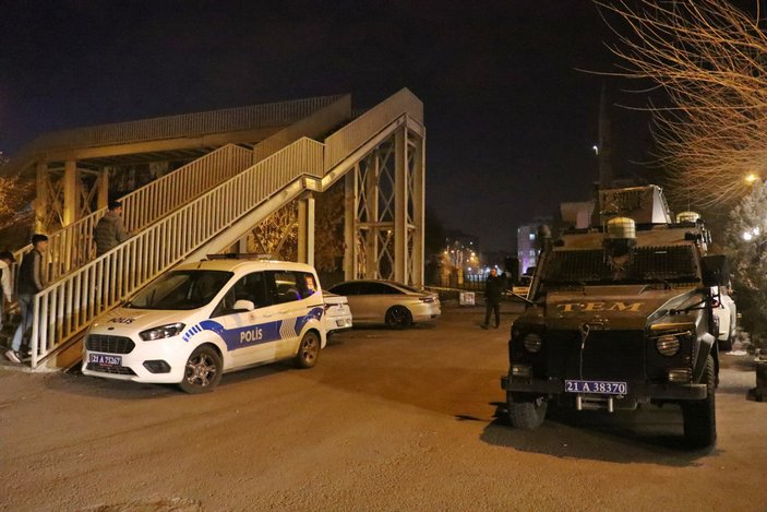 Diyarbakır'da tren rayına bırakılan çanta fünyeyle patlatıldı #7