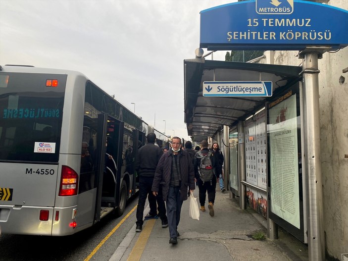 İstanbul'da arızalanan metrobüs yoğunluk oluşturdu