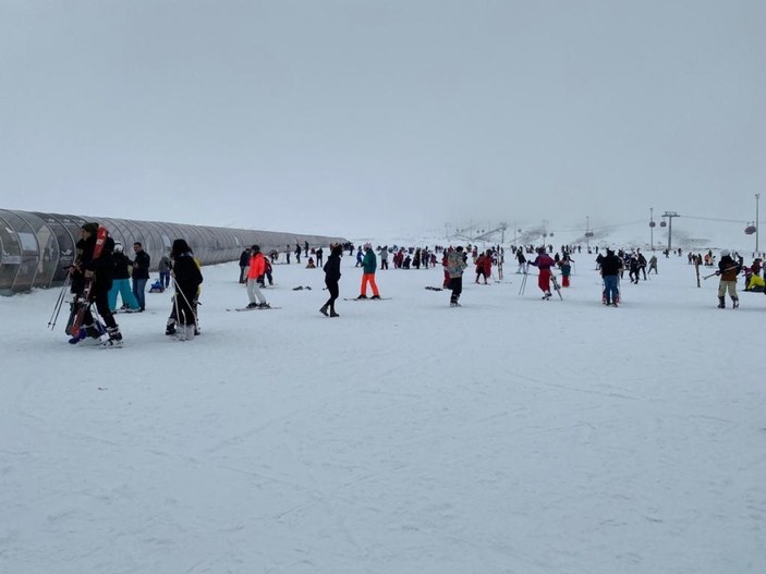Erciyes’te kar bereketi: Binlerce turist pistleri doldurdu #5