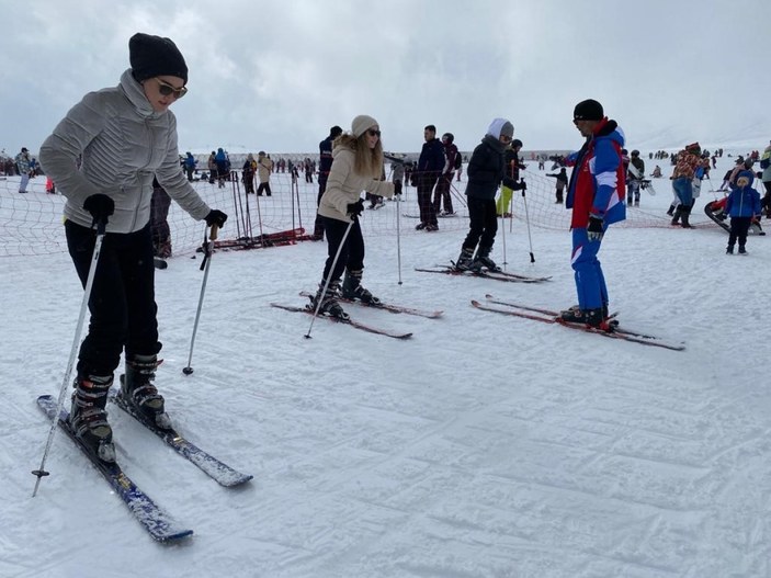 Erciyes’te kar bereketi: Binlerce turist pistleri doldurdu #8