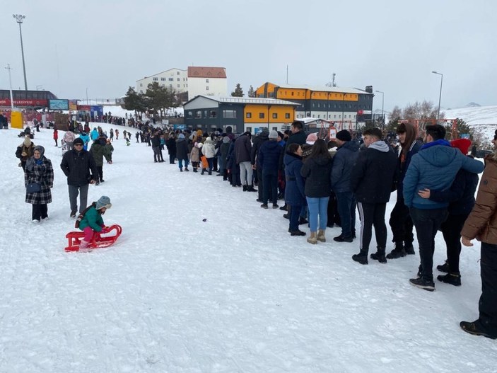 Erciyes’te kar bereketi: Binlerce turist pistleri doldurdu #9