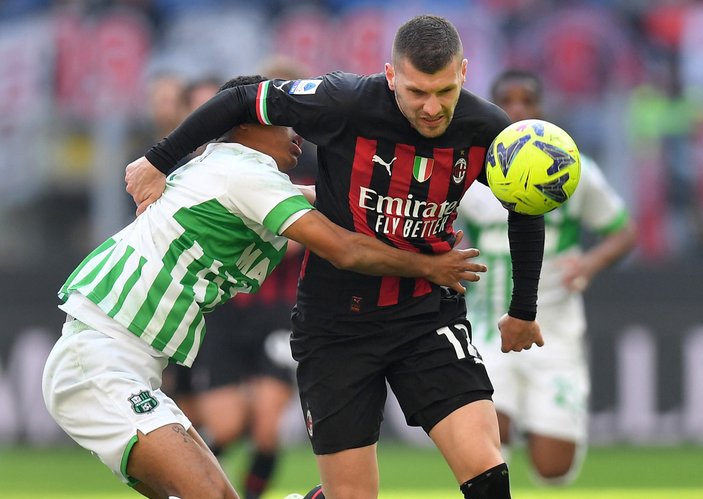 Milan, Sassuolo'ya 5 golle yenildi