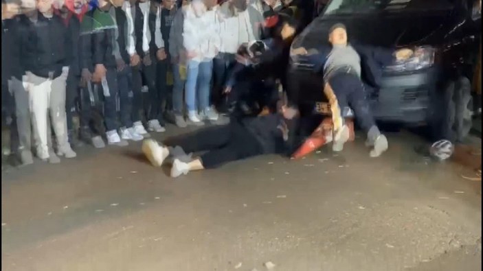 Çekmeköy'de minibüs asker eğlencesindekilere çarptı
