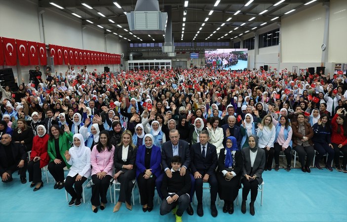 Cumhurbaşkanı Erdoğan, emekçi kadın işçilerle bir araya geldi