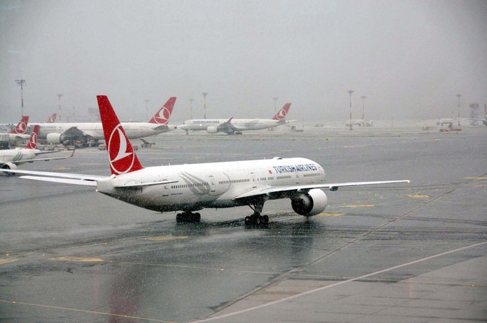 İstanbul Havalimanı'nda kar yağışı  #4