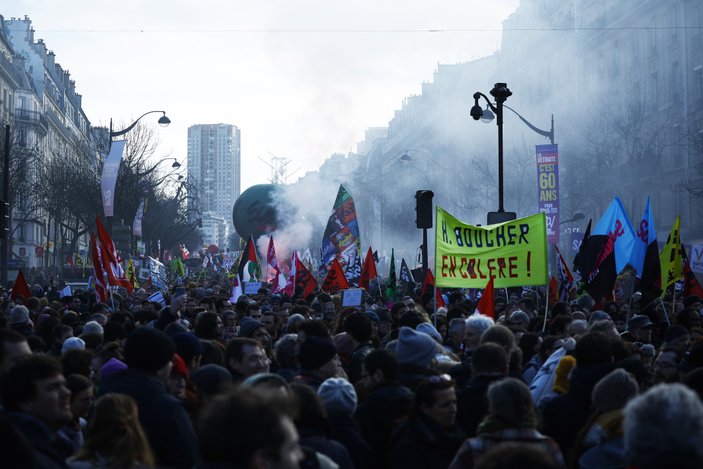 Fransa'da bir kez daha emeklilik reformu protesto edildi