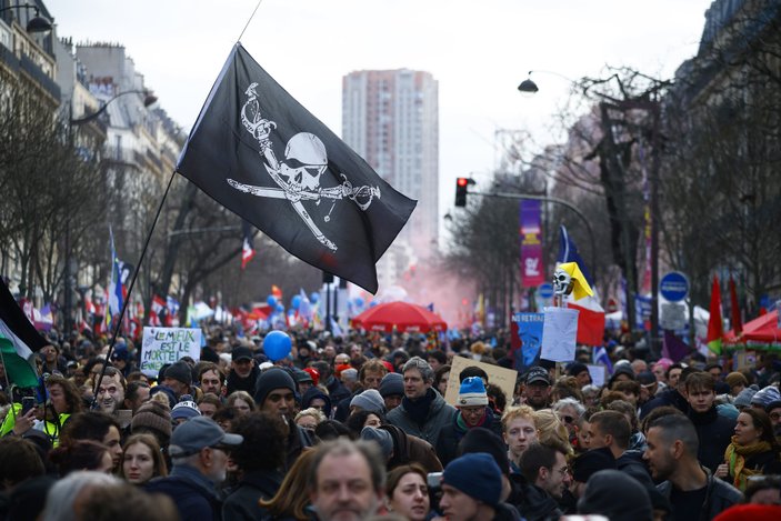 Fransa'da bir kez daha emeklilik reformu protesto edildi