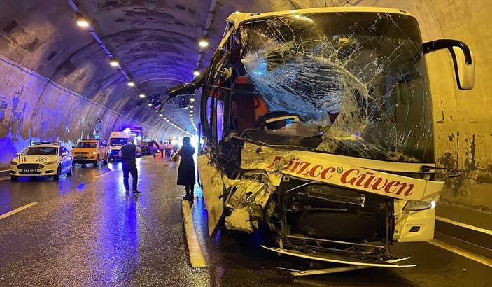 Bolu Dağı'nda yaşanan kaza sonrası İstanbul yönü trafiğe kapatıldı
