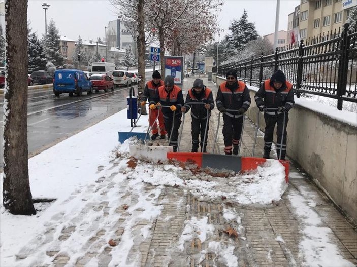 Çorum'da 158 köy yolu kar nedeniyle ulaşıma kapandı