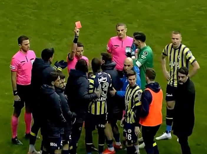 Fenerbahçe Teknik Direktörü Jorge Jesus kırmızı kart gördü