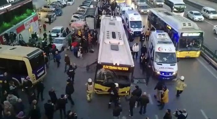 İstanbul'da otobüs yolcu dolu durağa daldı