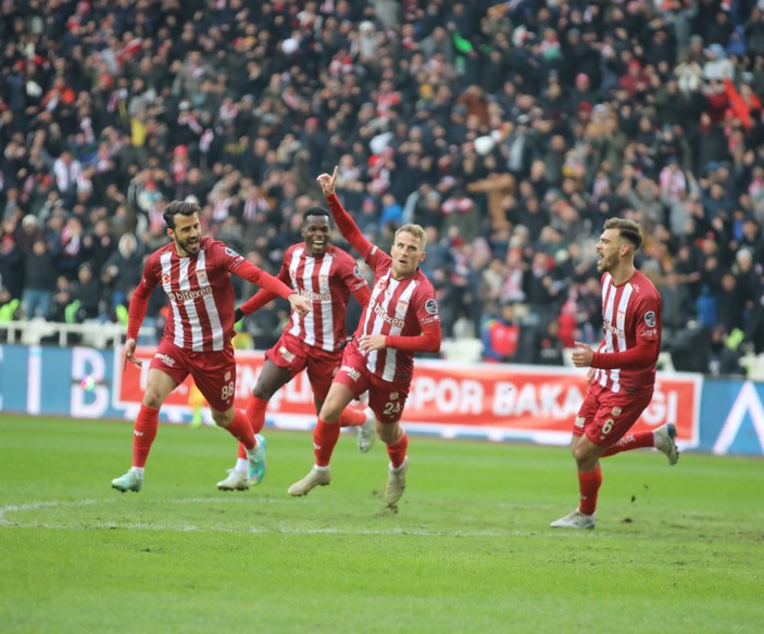 Beşiktaş, Sivasspor'a mağlup oldu