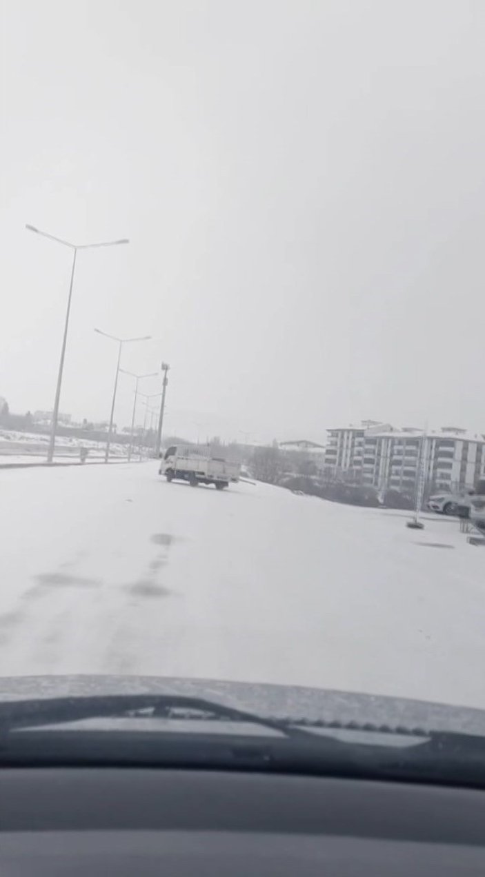 Elazığ'da bir sürücü pikapla drift attı