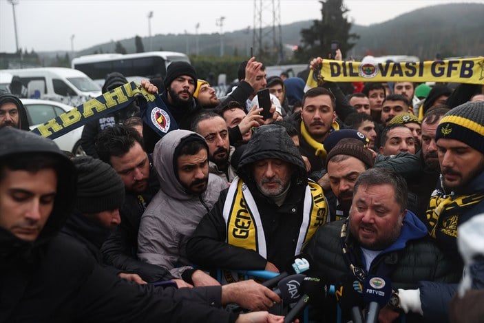 Fenerbahçe taraftarı, TFF'yi protesto etti