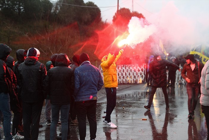 Fenerbahçe taraftarı, TFF'yi protesto etti
