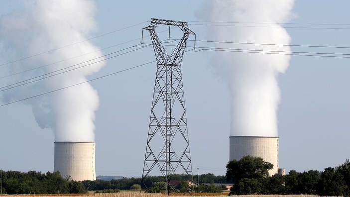 Fransa, nükleer reaktörlerin kullanım süresini uzatacak