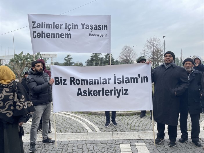 İzmir'deki Romanlar, İsveç'te Kur'an-ı Kerim yakılmasına tepki gösterdi