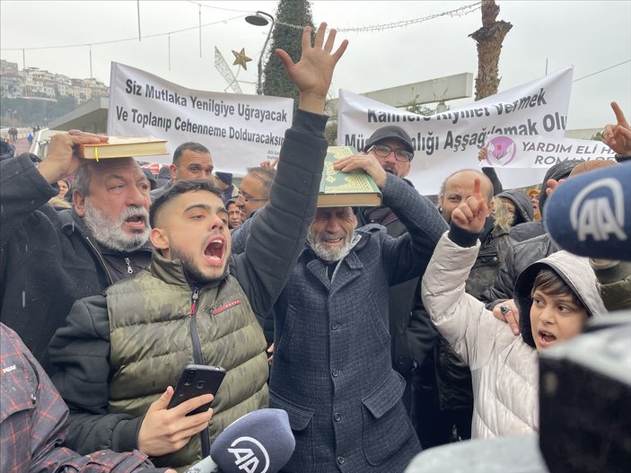 İzmir'deki Romanlar, İsveç'te Kur'an-ı Kerim yakılmasına tepki gösterdi