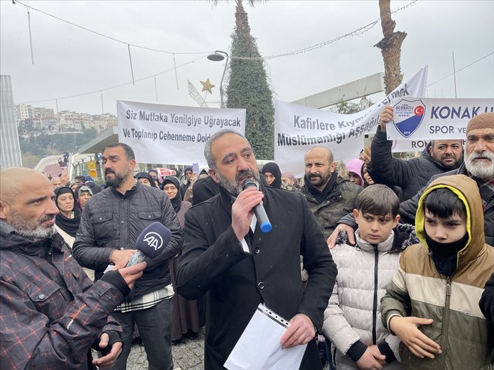 İzmir'deki Romanlar, İsveç'te Kur'an-ı Kerim yakılmasına tepki gösterdi