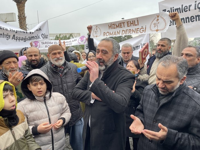 İzmir'deki Romanlar, İsveç'te Kur'an-ı Kerim yakılmasına tepki gösterdi