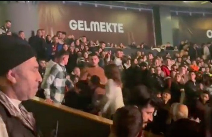 Kemal Kılıçdaroğlu konuşurken bir genç, 'Aday olma' diye bağırdı