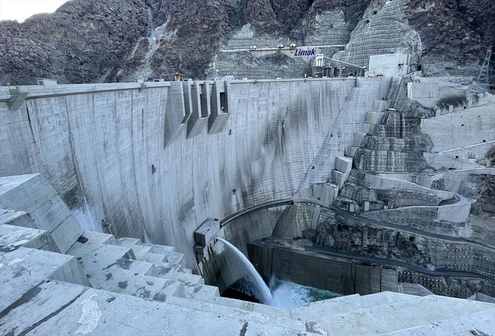 Yusufeli Barajı ve HES'te su seviyesi 74 metre oldu