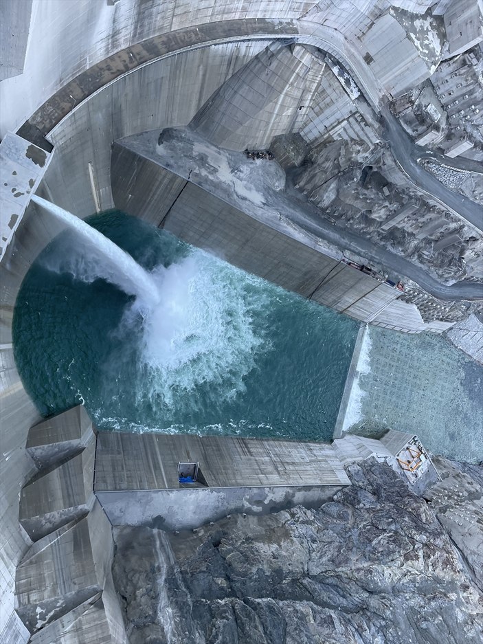 Yusufeli Barajı ve HES'te su seviyesi 74 metre oldu