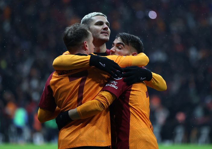 Galatasaray, Trabzonspor'u iki golle geçti