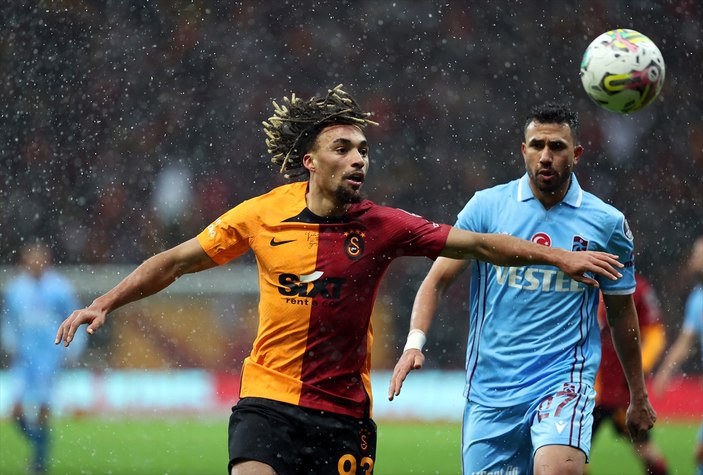 Galatasaray, Trabzonspor'u iki golle geçti