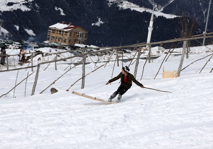 Rize'de lazboard ile kayak şenliği düzenlendi: Vatandaşlar kıyasıya yarıştı