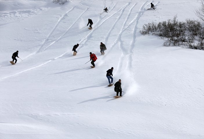 Rize'de lazboard ile kayak şenliği düzenlendi: Vatandaşlar kıyasıya yarıştı