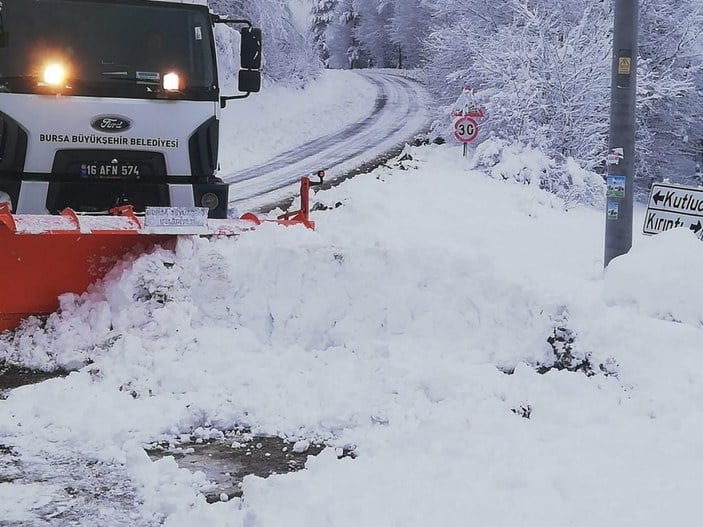 Uludağ'da kar kalınlığı 1 metreye yaklaştı; kent merkezinde ekipler teyakkuzda #3