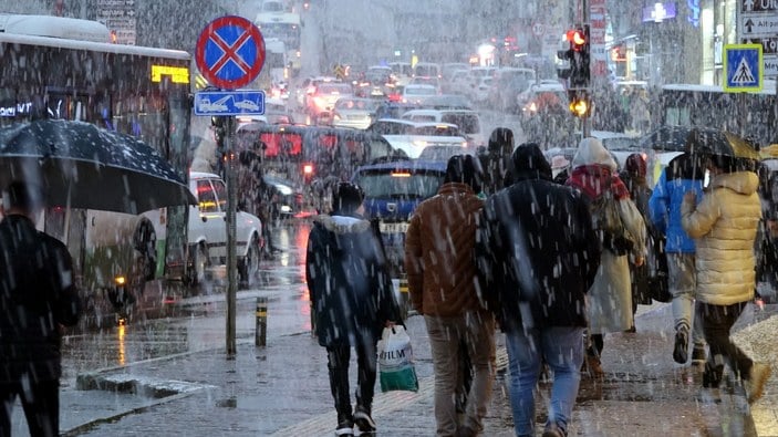 Uludağ'da kar kalınlığı 1 metreye yaklaştı; kent merkezinde ekipler teyakkuzda #10