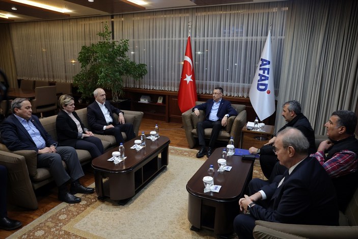 Kemal Kılıçdaroğlu AFAD merkezini ziyaret etti