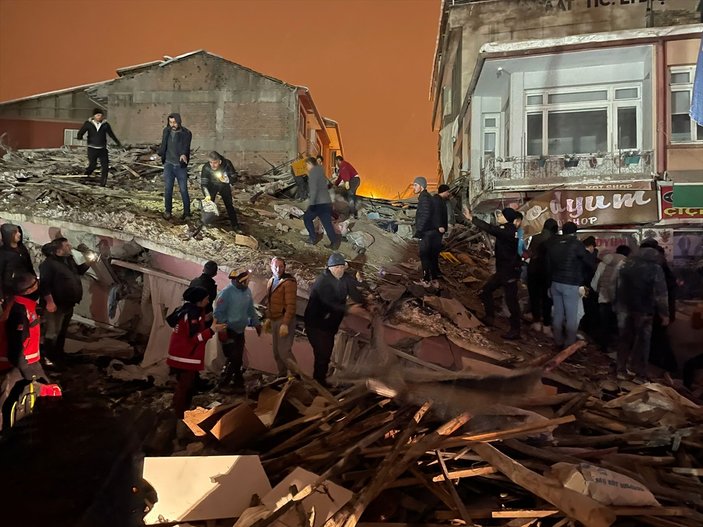 Malatyalı gazeteci depremi anlatırken ağladı