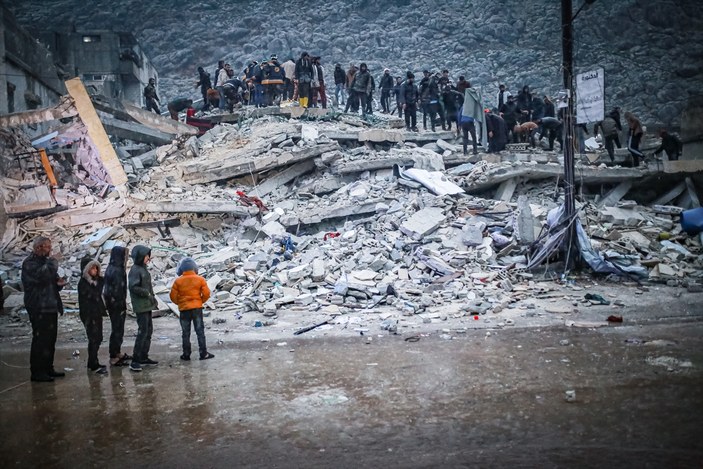 Suriye'de de etkili olan depremde çok sayıda can kaybı yaşandı