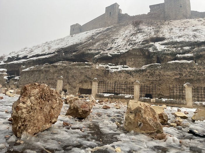 Tarihi Gaziantep Kalesi, depremde yıkıldı