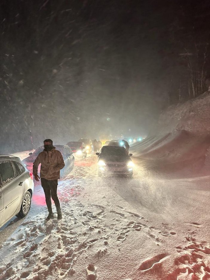 Uludağ'da kar kalınlığı 1 metreye yaklaştı; kent merkezinde ekipler teyakkuzda (3) #1